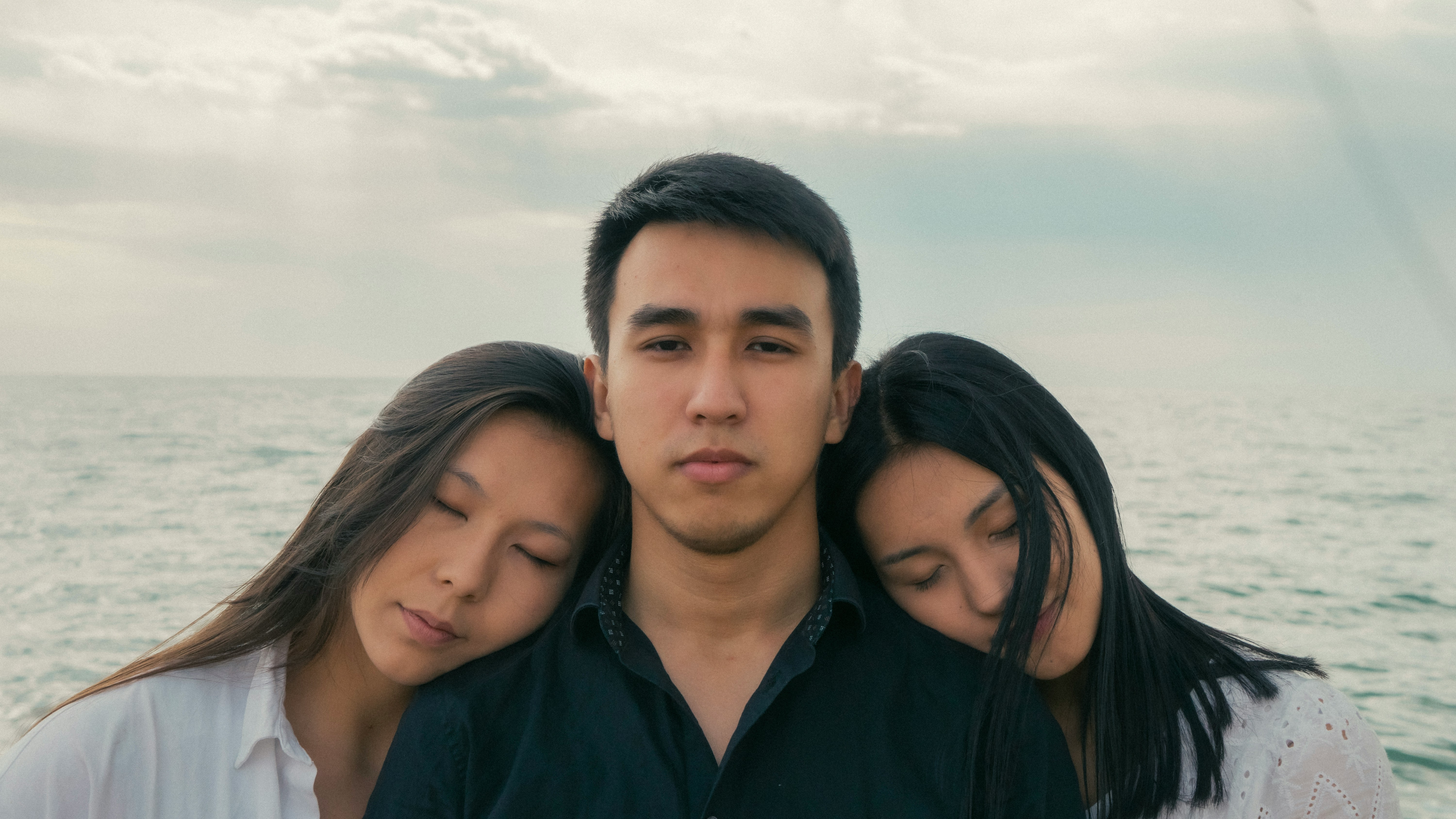 Threesome dating guide for men